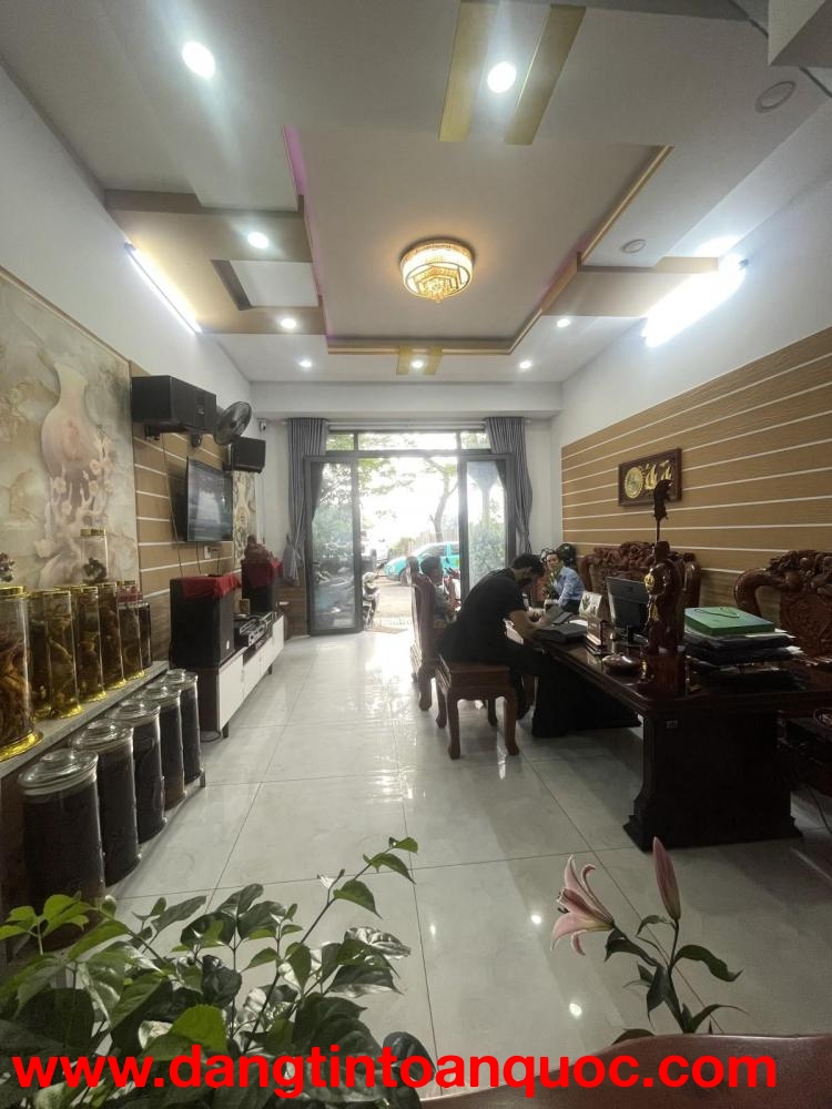 NHÀ BÁN LÊ THỊ RIÊNG QUẬN 12.TRUNG TÂM Q12SIÊU PHẨM NHÀ ĐẸP
KIÊN CỐ VÀO Ở NGAY-TẶNG FULL NỘI THẤT NG