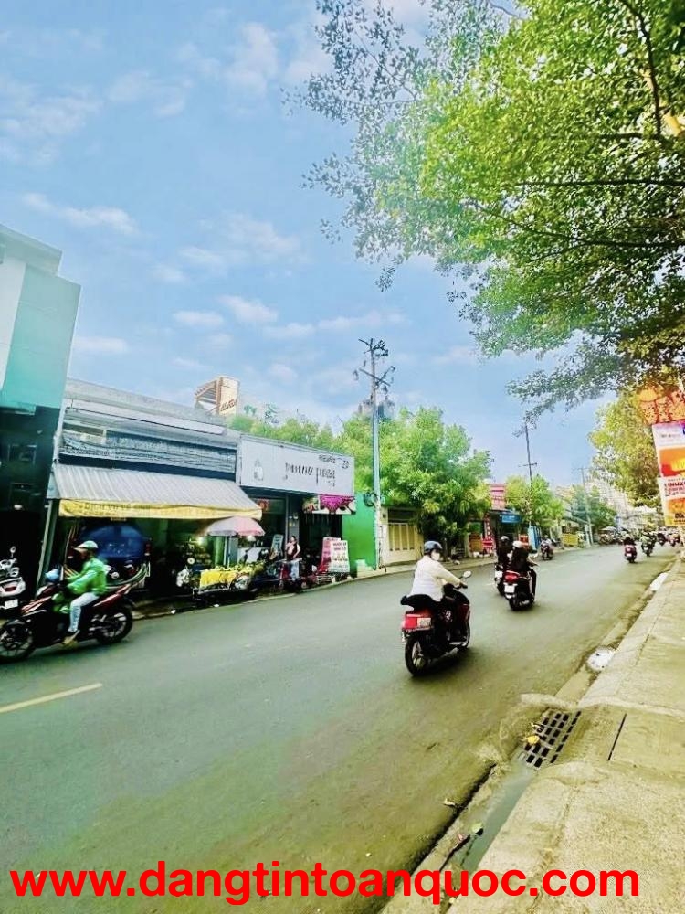 THOẠI NGỌC HẦU  MẶT TIỀN GIÁ HẺM  NGANG 5.3M NỞ HẬU  2 TẦNG  100M  CHỈ 10.X