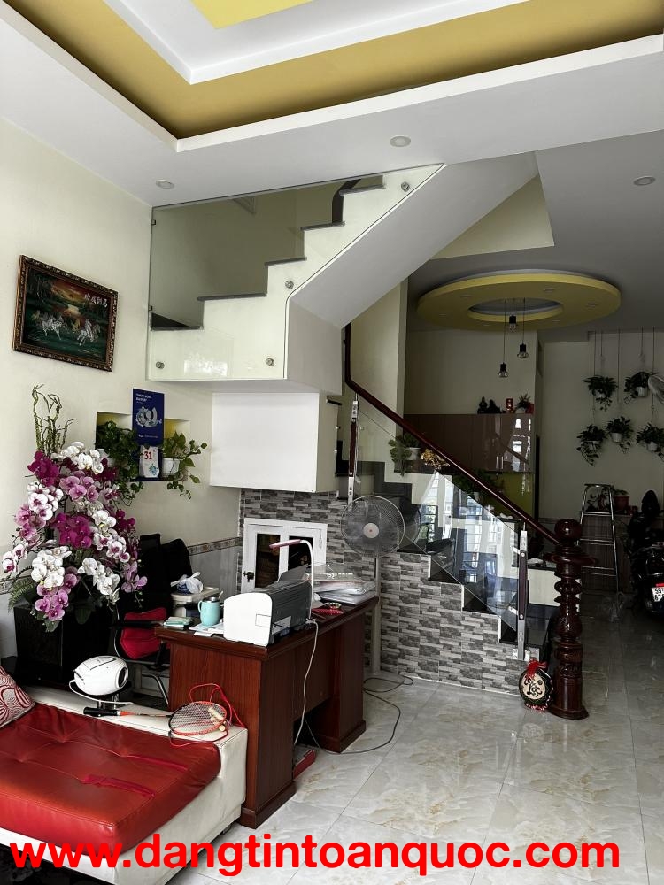 CHO THUÊ NHÀ 1 TRỆT 2LẦU, 48M2, 3PN+ NỘI THẤT GIÁ TỐT HẺM XE HƠI ĐƯỜNG SỐ 8, P.HIỆP BÌNH CHÁNH, THỦ 