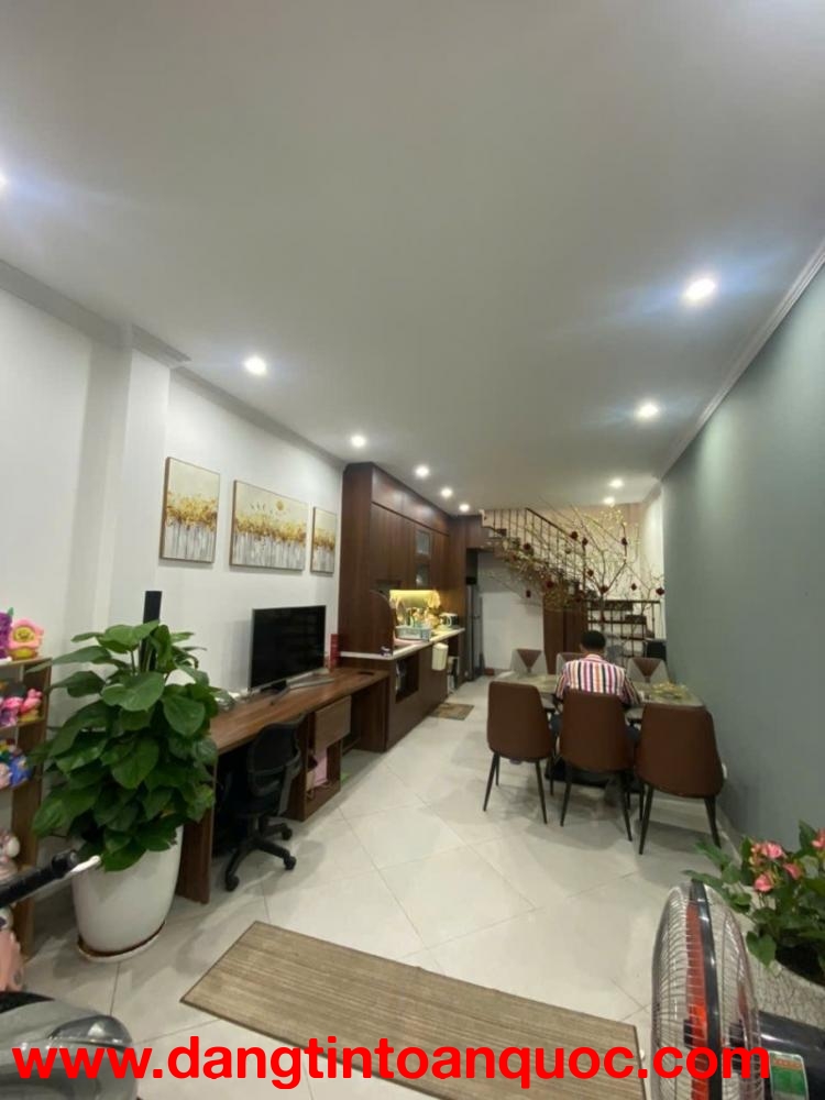 BÁN NHÀ CÓ GARA Ô TÔ – TRUNG TÂM NGỌC THỤY – 6 TẦNG – 13.6 TỶ (TL)