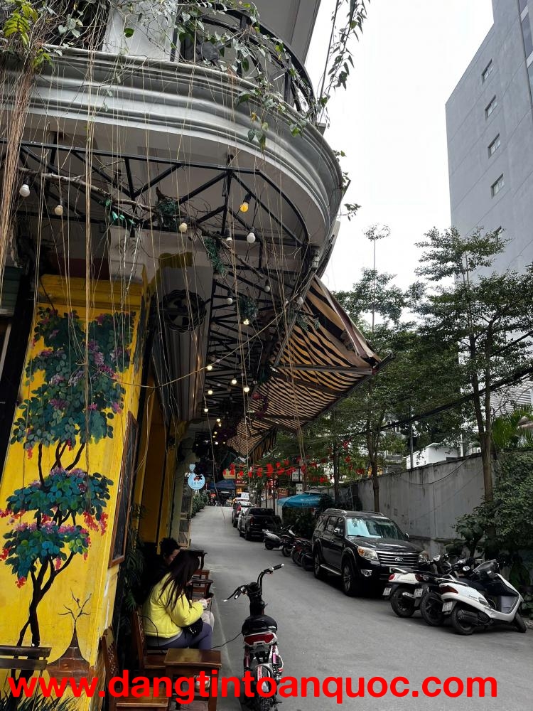 Hiếm, Bán nhà phố Kim Mã gần hồ Ngọc Khánh, phân lô ô tô vào nhà, 95m, chỉ 29 tỷ