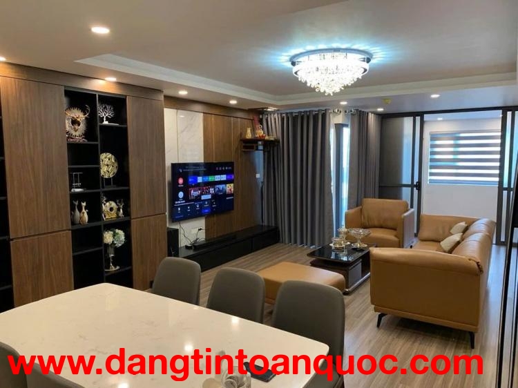 Bán chung cư Eurowindow - Hàng xóm Vin Cổ Loa -view Trung tâm triển lãm- 3 ngủ - 82m- nhỉnh 4 tỷ(TL)