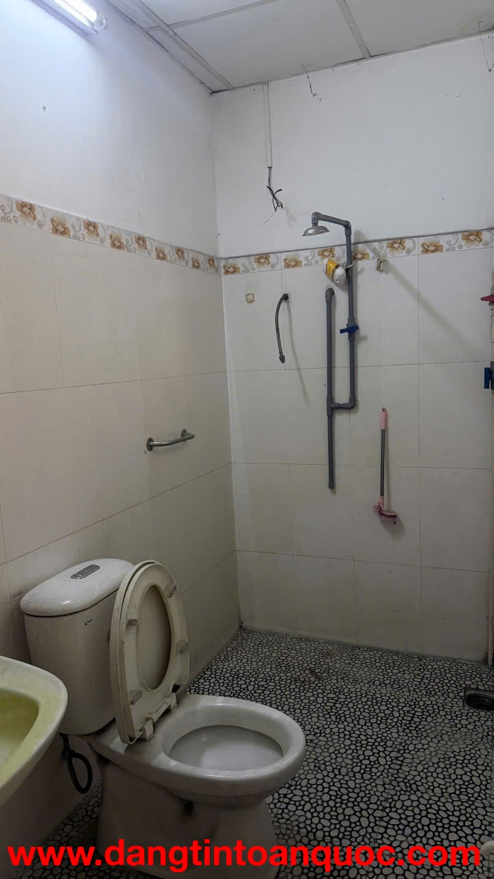 Cho Thuê Phòng ở mặt tiền đường hồng bàng 819  phường bình tây. tphcm(  lúc trước là phường 9 quận 6