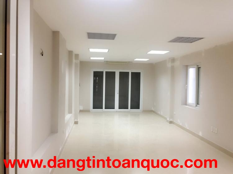 Cho thuê MBKD Đê La Thành 120m2 x 2 tầng Spa, Showrom vào được ngay