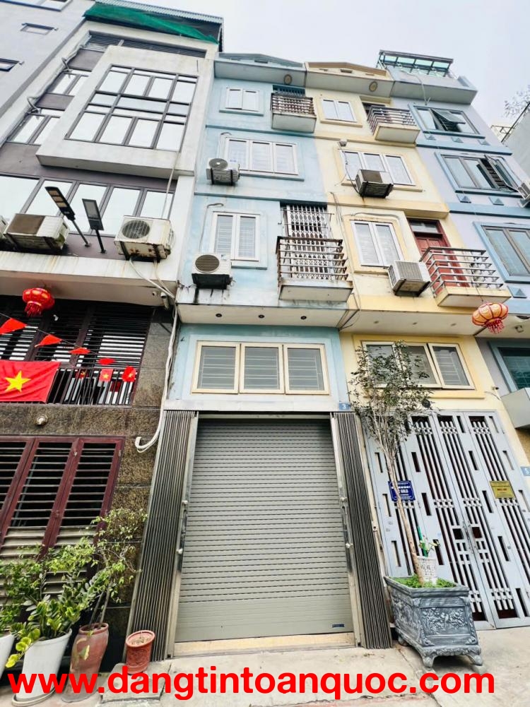 Cho thuê nhà ngõ 902 Kim Giang, 4.5 tầng x 36m2, 5 ngủ, 3 vệ sinh, 11 triệu vào ngay