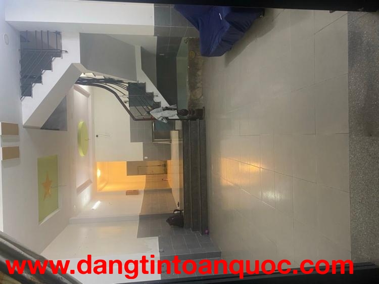 QUẬN 12 - - Kết cấu 2 tầng BTCT, gồm sân để xe, phòng khách, bếp, 4PN, 3WC