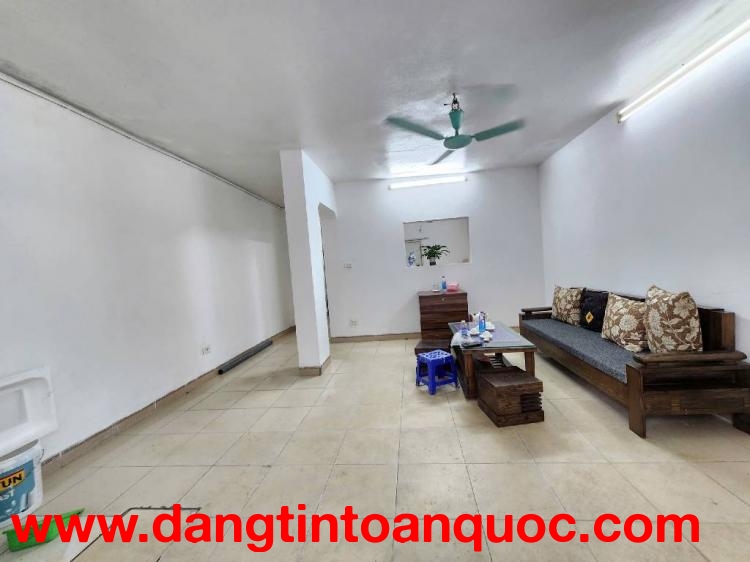 Bán tập thể Quỳnh Mai tầng 1 kinh doanh, oto dừng đỗ thoải mái, 80m vuông chỉ  nhỉnh 4 tỷ