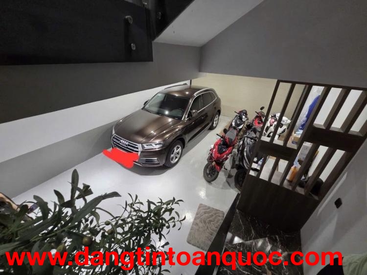 VIP, Bán nhà Ngọc Khánh, ô tô vào nhà, 100m 7 tầng thang máy, chỉ 35.6 tỷ