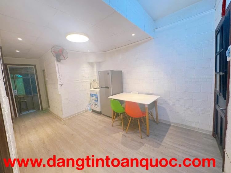 Cho thuê nhà Tập thể Ngọc Khánh tầng 3- 80m2, 2PN, 1 WC, 10 Triệu vào ngay