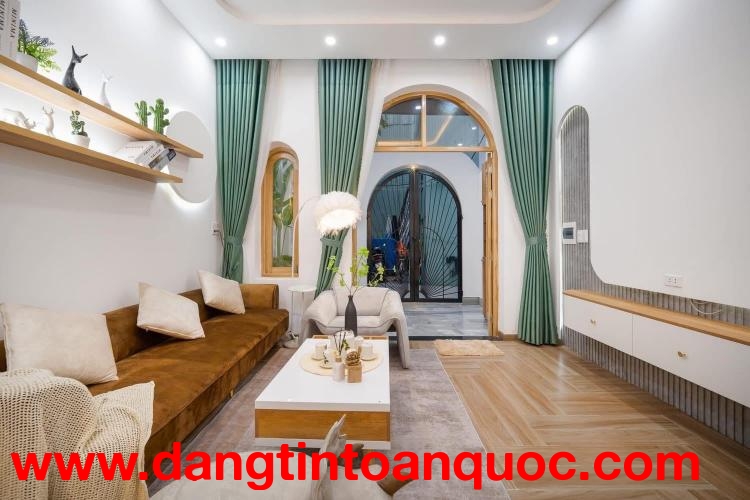 **Bán nhà hẻm Nguyễn Thanh Tuyền, p2, Tân Bình (4*15,5) 4 tầng