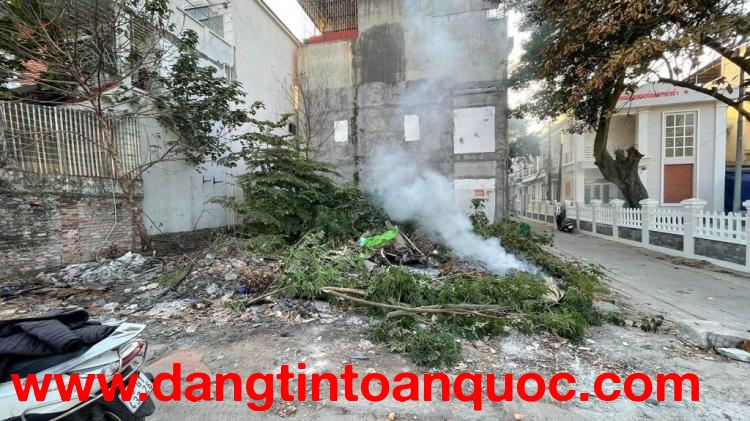 Bán đất ngọc thuỵ 186m, lô góc mặt tiền quyền lực kinh doanh, chia lô. Hiếm !