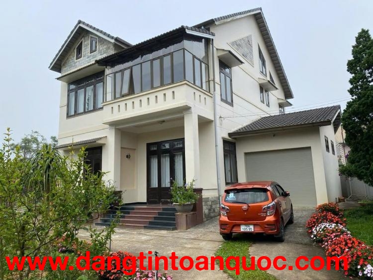 Cho thuê Villa sân vườn sân đậu ô tô đường Nguyễn An Ninh TP. Đà Lạt