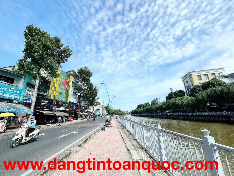 CHÍNH CHỦ BÁN NHÀ MẶT TIỀN KD Đ. HOÀNG SA, Q.3 - CHỈ 12,5T - NGANG LỚN 5,5M*12M* LH GIANG GIANG:0938