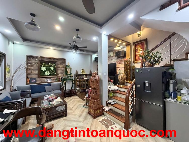 BÁN NHÀ 5 TẦNG CĂN GÓC 2 THOÁNG TẠI PHỐ ĐÔNG TÁC, ĐỐNG ĐA, HÀ NỘI