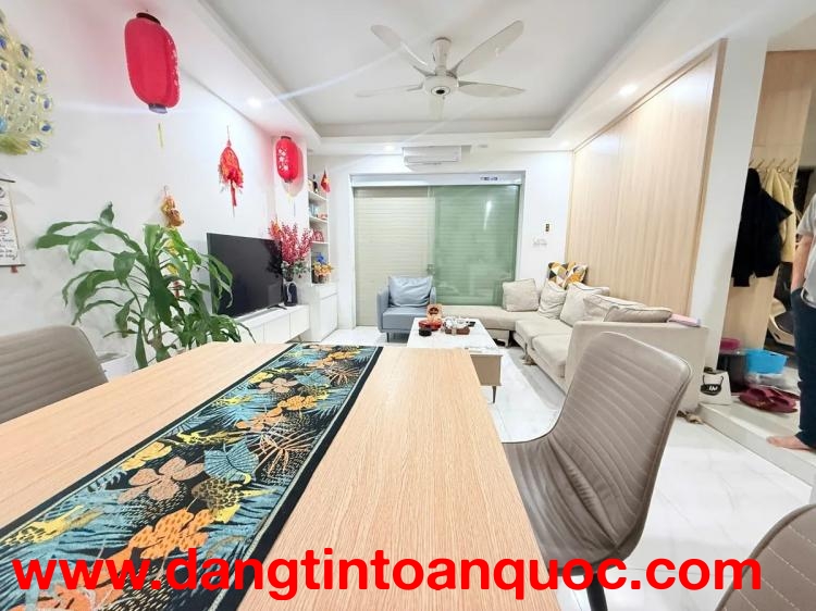 LÔ GÓC PHỐ ĐỘI CẤN 45M 5T GIÁ 13 TỶ NHÀ ĐẸP- GẦN ĐƯỜNG Ô TÔ- NGÕ THÔNG-VỊ TRÍ TRUNG TÂM