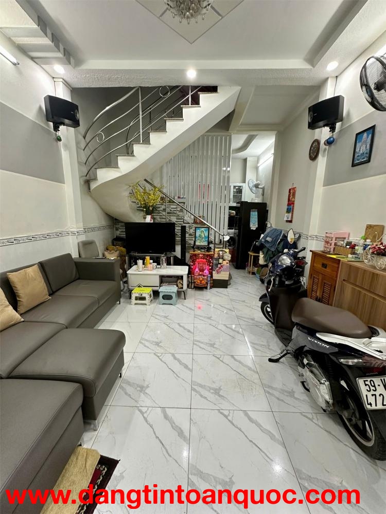 BÁN NHÀ VỊ TRÍ ĐẸP, HẺM XE HƠI RỘNG 2 XE Ô TÔ TRÁNH NHAU TẠI quận 12 TP HCM