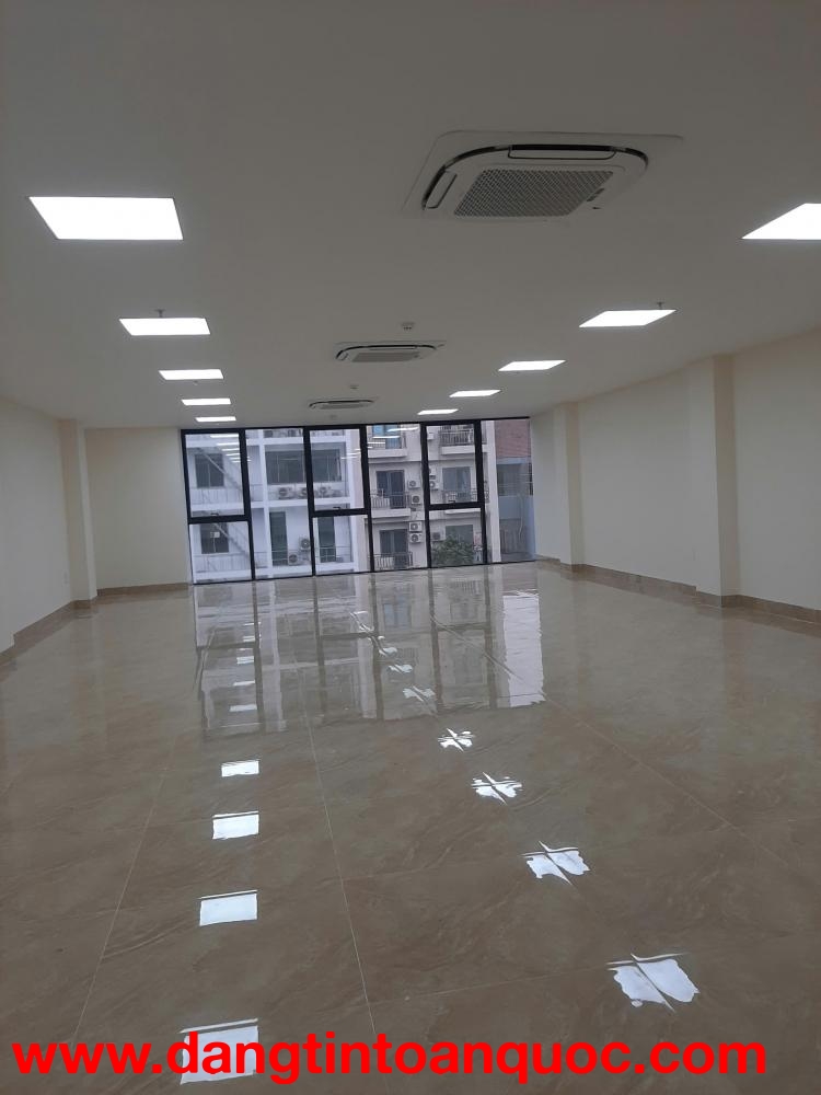 Bán tòa nhà văn phòng khu đấu giá 3ha phố Đức Diễn cách Hồ 50m