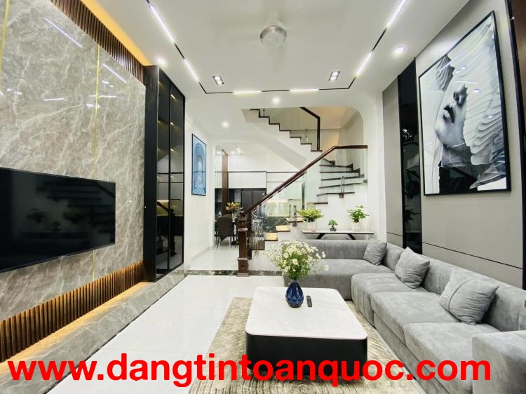 Bán nhà Định Công DT 55m2 x 5 tầng, giá 8.2 tỷ, ngõ to, gần phố, SĐCC