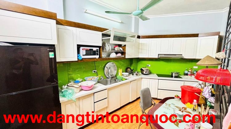 Bán nhà view hồ! Mặt phố Hương Viên, 40m2, 5 tầng, mặt tiền gần 4m, 24.5 tỷ, ô tô, vỉa hè