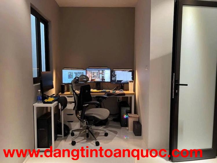 Chính chủ cần bán gấp nhà mặt phố Khâm Thiên, 90m2, 5 tầng, mặt tiền 4.2m, 49 tỷ, KD đỉnh