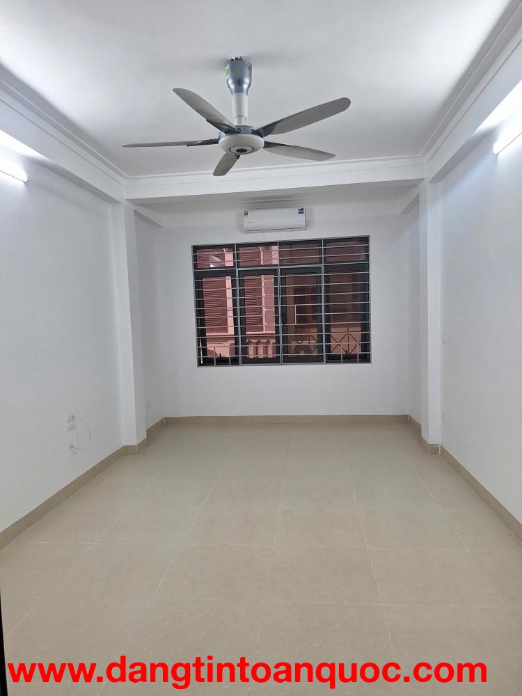 Cho Thuê Nguyên Tầng 3, Dt: 25m2, Giá Tốt Gần Bến Xe Giáp Bát, Ga Giáp Bát- Hoàng Mai