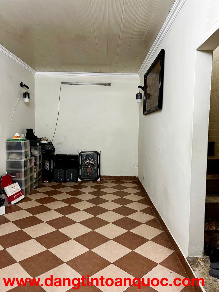 Chính chủ cần cho thuê nhà riêng 3 tầng trong ngõ phố Triệu Việt Vương, Quận Hai Bà Trưng, Hà Nội