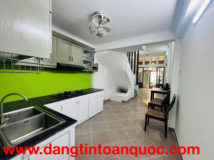 Bán nhà 134/ Lý CHính Thắng -  gần Nam Kỳ Khởi Nghĩa, 3,1x14m, 3 tầng - 4 PN, 6,9 tỷ.