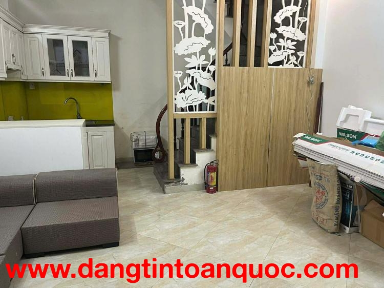 Cho thuê nhà Vĩnh Tuy 32m x 5 tầng, 3 phòng ngủ, 4 WC, 13 Triệu