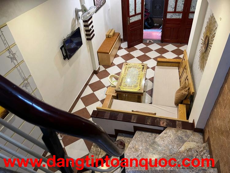 Cho thuê nhà riêng 4 tầng Lê Hồng Phong, 4 tầng x 40m2, 4 ngủ, 3 vệ sinh, 12 Triệu