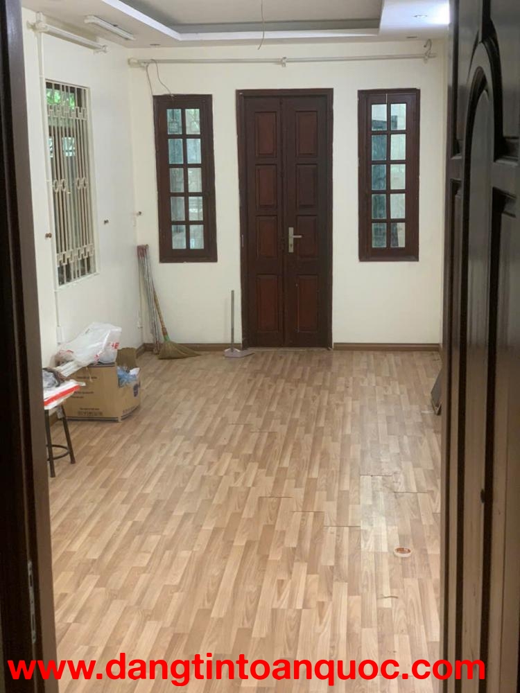 Cho thuê nhà nguyên căn Phố Nguyễn Chí Thanh, 60m2 x 5.5 tầng 6PN, 4 WC, 25 Triệu