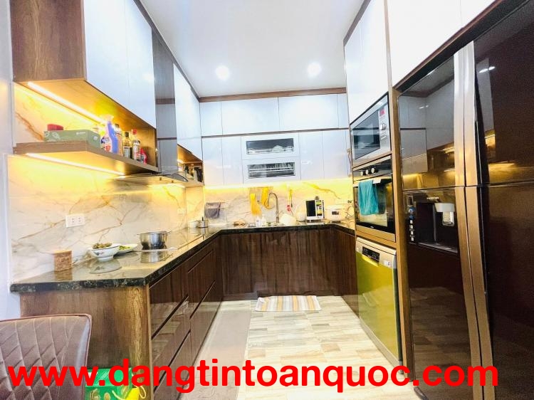 NHÀ MỚI PHỐ LẠC LONG QUÂN 45M 5T GIÁ 17,2 TỶ NHÀ MỚI NGÕ THÔNG Ô TÔ VÀO NHÀ