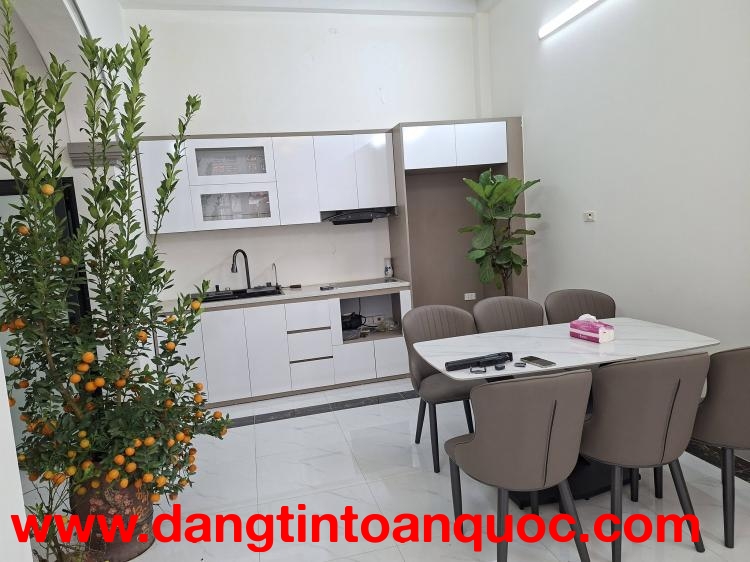 ???? Ô TÔ QUA CỬA – LÔ GÓC – CÁCH PHỐ HOÀNG HOA THÁM 20M
Một căn nhà hiếm gặp trong khu vực Ba Đình 