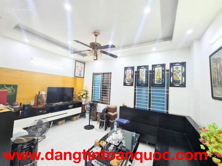 Bán nhà Kim giang dt 45m2 x5T, ngõ rộng,thoáng,gần phố,giá chỉ 8,25 tỷ,sđcc