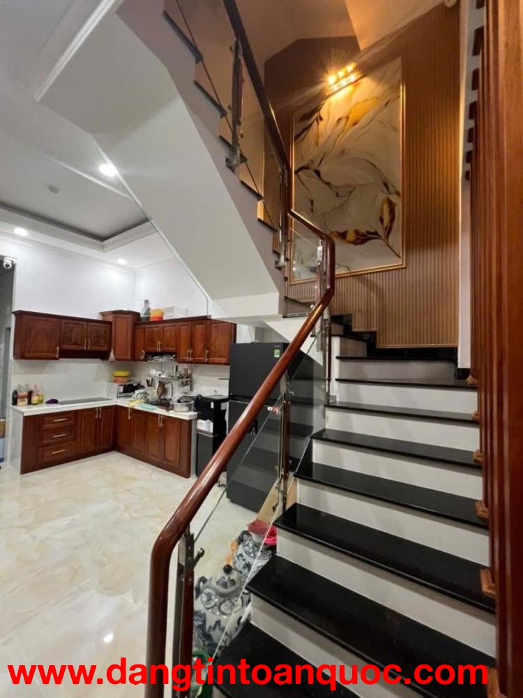 **Bán nhà hẻm Lạc Long Quân ** phường 8 Tân Bình; 4,5x11m - hơn 8 tỷ