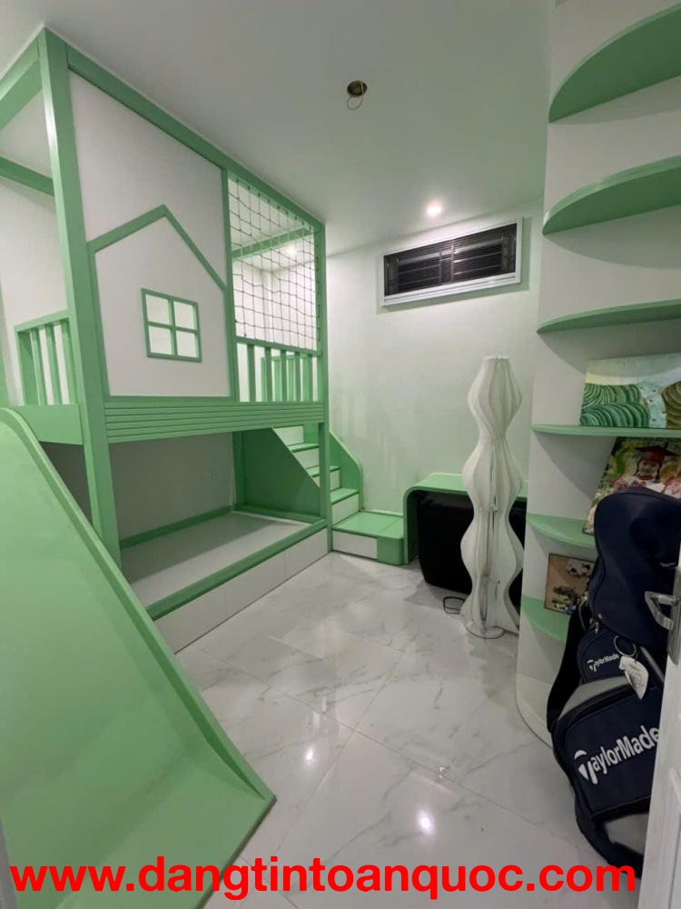 Cho thuê tầng 2 và 3 nhà mặt phố Phù Đổng Thiên Vương, quận Hai Bà Trưng, Hà Nội: