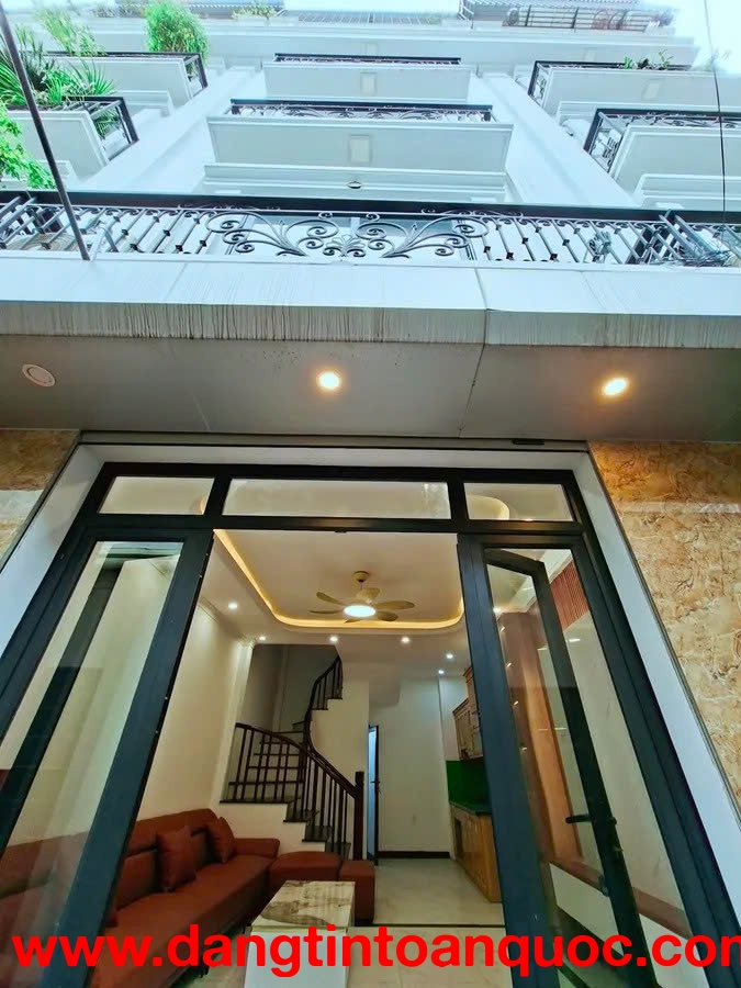 BÁN NHÀ MỚI- ĐẸP- Ô TÔ ĐỖ CỔNG- FULL NỘI THẤT Phố Huỳnh Tấn Phát 35m2 X 5 Tầng  8.35 Tỷ Long Biên Hà