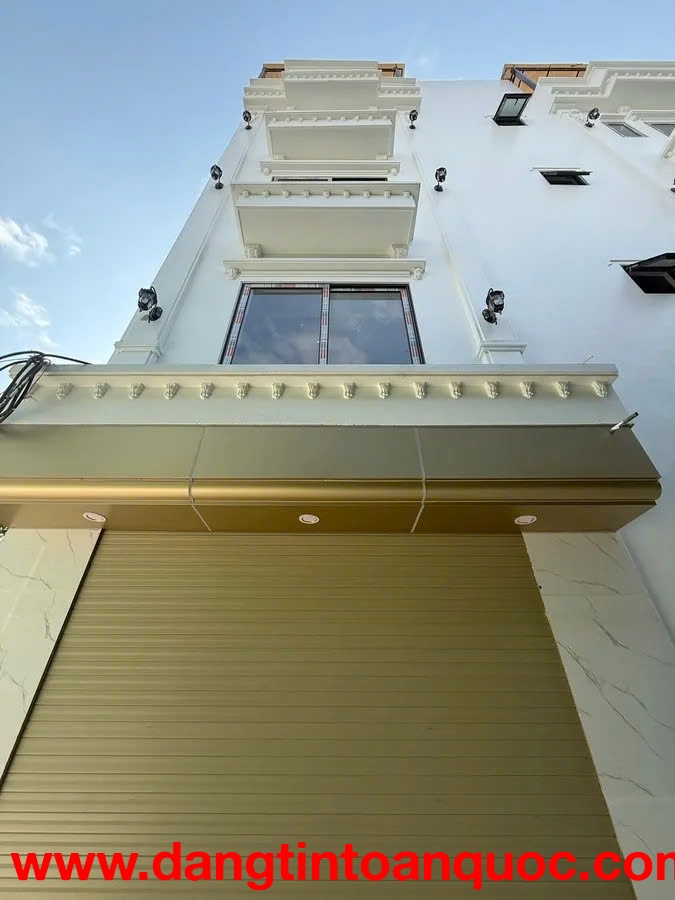 NHÀ MỚI 5 TẦNG BÁT KHỐI-LONG BIÊN  40m2 X  8.5 Tỷ. Ô TÔ ĐỖ CỬA-FULL NỘI THẤT.