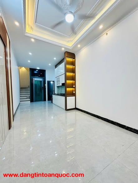 TRUNG TÂM ĐỐNG ĐA PHỐ HÀO NAM 40M 5 THANG MÁY NHỈNH 10 TỶ KHU VỰC  DÂN TRÍ  AN NINH TỐT