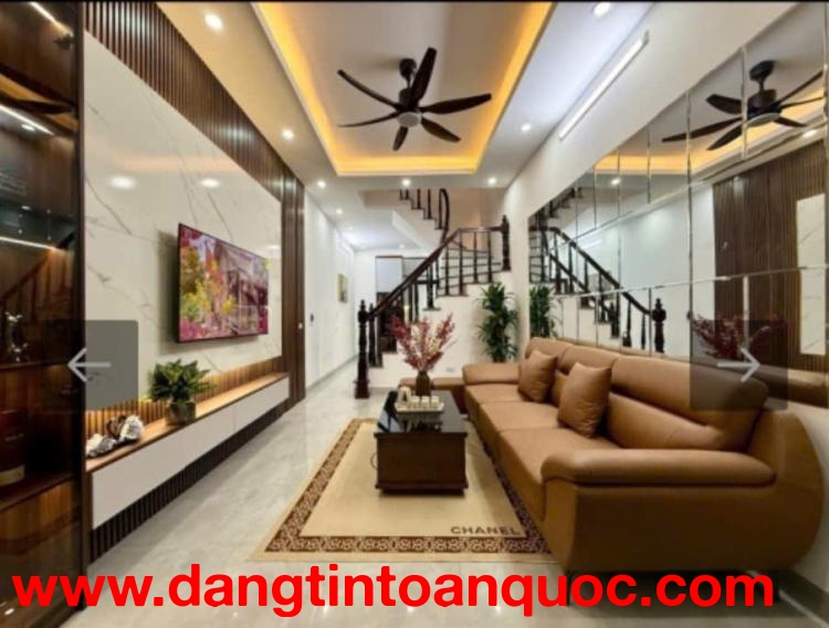 ???? NHÀ LÔ GÓC HUỲNH THÚC KHÁNG – 70M² – 5 TẦNG – MT 6M – Ô CHỜ THANG MÁY – 16 TỶ