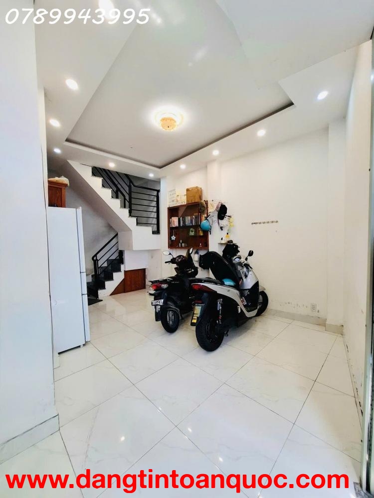 Bán nhà  quận 3 Cách Mạng Thán 8 hẻm gần 3m, 30m ngang 4.5m, giá chỉ 3 tỷ9