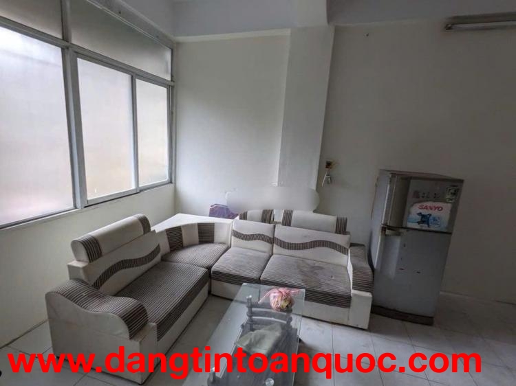 Cho thuê căn hộ tập thể tầng 3 số 809 Giải Phóng,  70m2, 2 phòng ngủ, 6 triệu