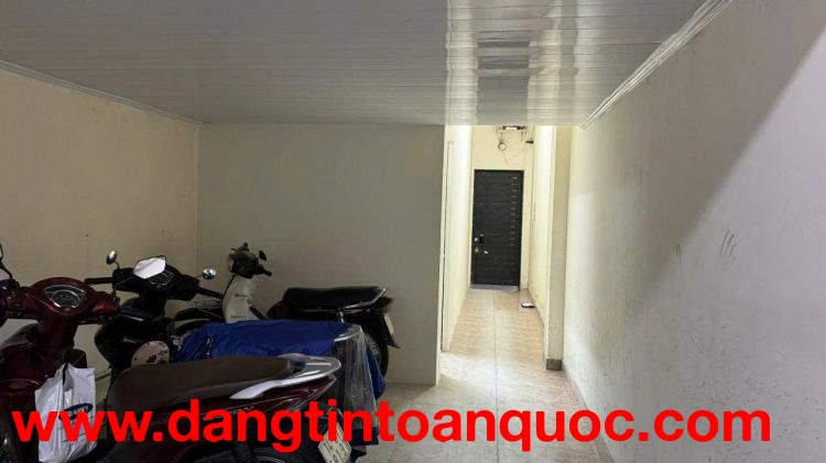 Cho thuê Mbkd ngõ Thái Thịnh - Đống Đa 1,5 tầng-Giá 7,5 triệu