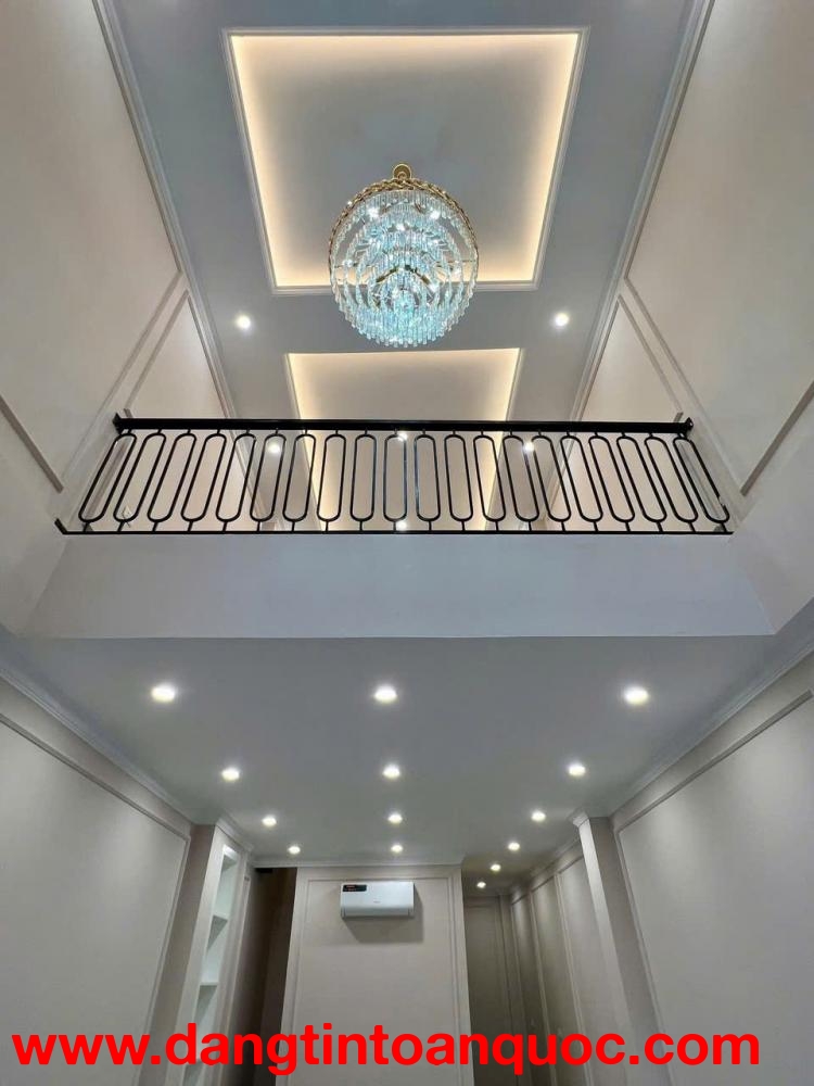 Cho thuê nhà Mp Khương Đình 45m2*7 tầng 6pn, 6vs, 30 Triệu