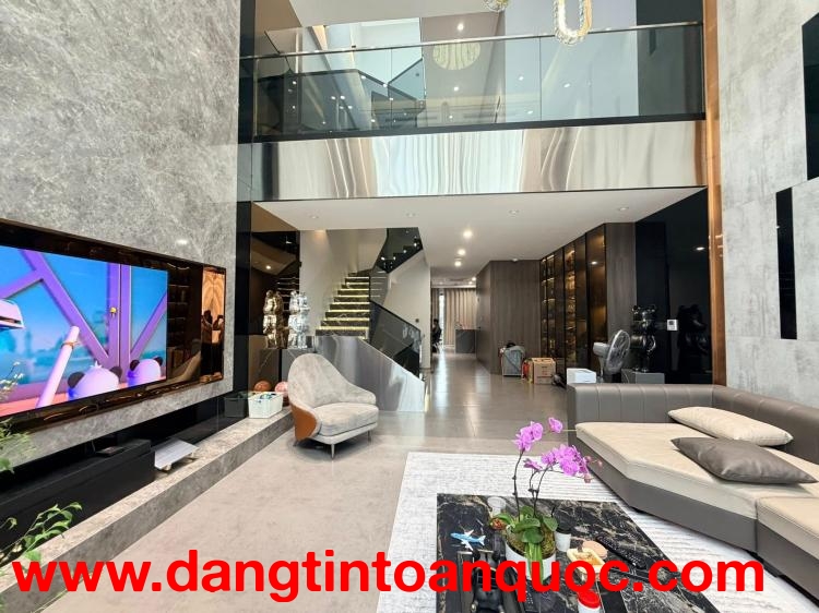 KHU VỰC HIẾM PHỐ NGUYỄN CÔNG HOAN 98M 5T THANG MÁY GIÁ 36 TỶ 2 MẶT THOÁNG