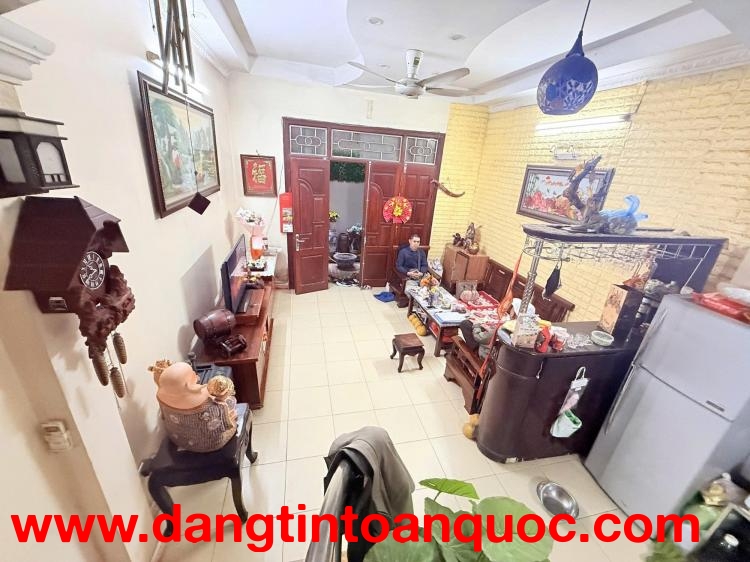 Bán Nhà Minh Khai 40m2. 4 tầng. mặt tiền 4.4m. giá 9.3 Tỷ Hai Bà Trưng Hà Nội