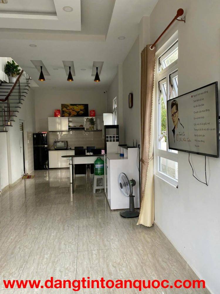 CHO THUÊ VILLA NGUYỄN HỮU CẢNH ĐỒI THÔNG TIN PHƯỜNG 8 GIÁ 12TR