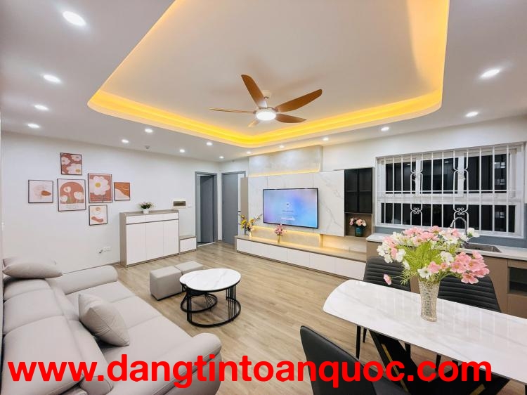 Bán căn hộ 1628-HH02C B2.1 Căn góc dt 81m2, 3 phòng ngủ, 2 vs, phòng khách + bếp view hồ sen mặt đg 