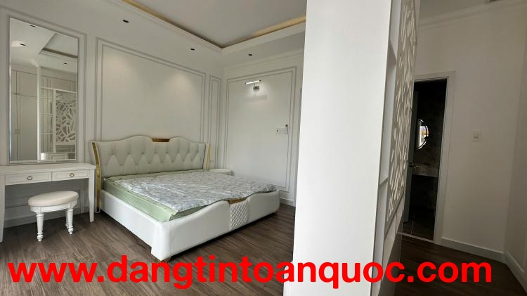 Siêu phẩm tân cổ điển Lê Văn Lương 5.6mx15m Full nội thất