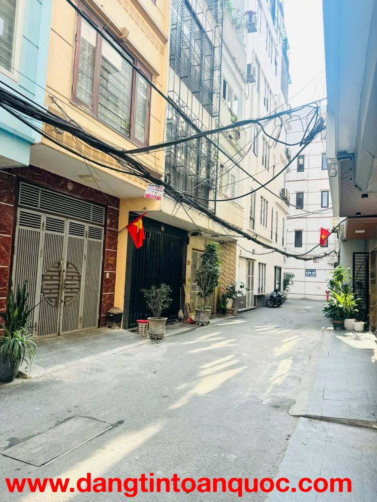 bán nhà Ngọc Thuỵ, 3 ngủ khép kín, trong đê, ôtô đỗ cửa, chỉ 8.6 tỷ