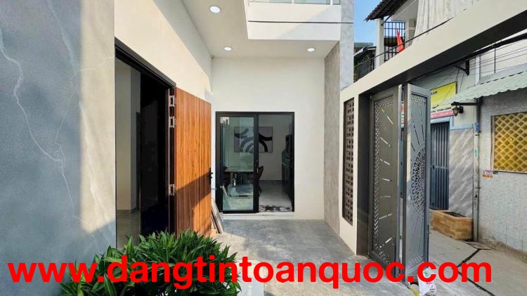 Nhà ngay chợ Phạm Hữu Lầu, 11x7m, nội thất xịn xò, chỉ hơn 6 tỷ